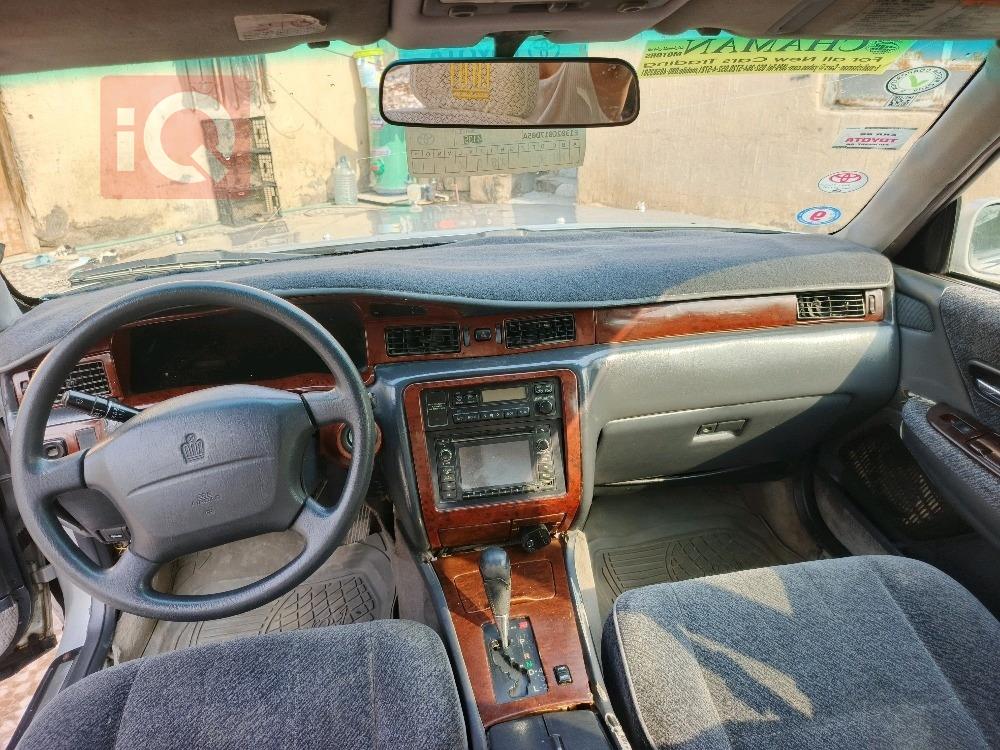 تۆیۆتا کراون